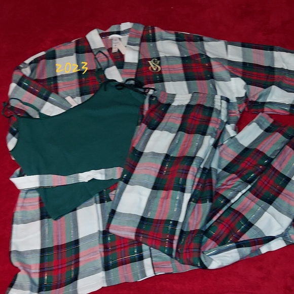 Victoria secret 3 piece Flannel set fit size M/L NWT - Picture 12 of 12